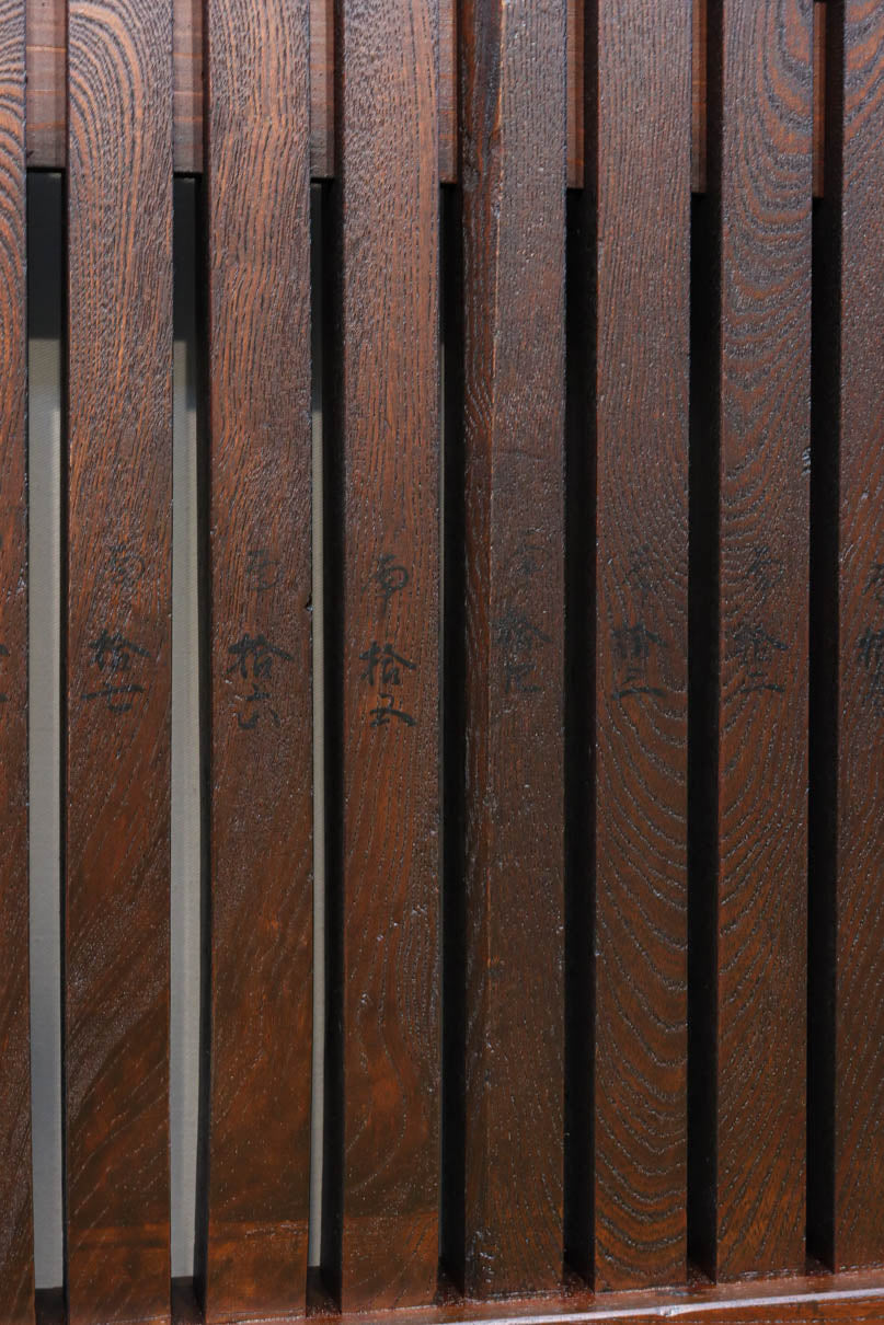 幅918ミリ　桐模様金具で雅な面持ち溢れる平格子蔵戸　G2554