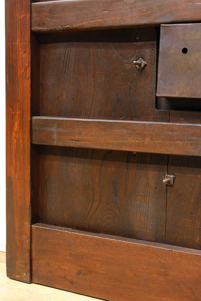 幅918ミリ　桐模様金具で雅な面持ち溢れる平格子蔵戸　G2554