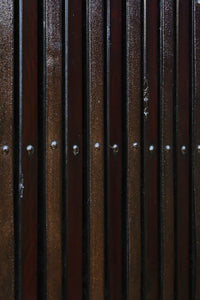 幅1148ミリ　帯鉄格子と巾着金具で貫録のある縦格子富山蔵戸　G2555