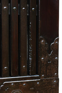 幅1148ミリ　帯鉄格子と巾着金具で貫録のある縦格子富山蔵戸　G2555