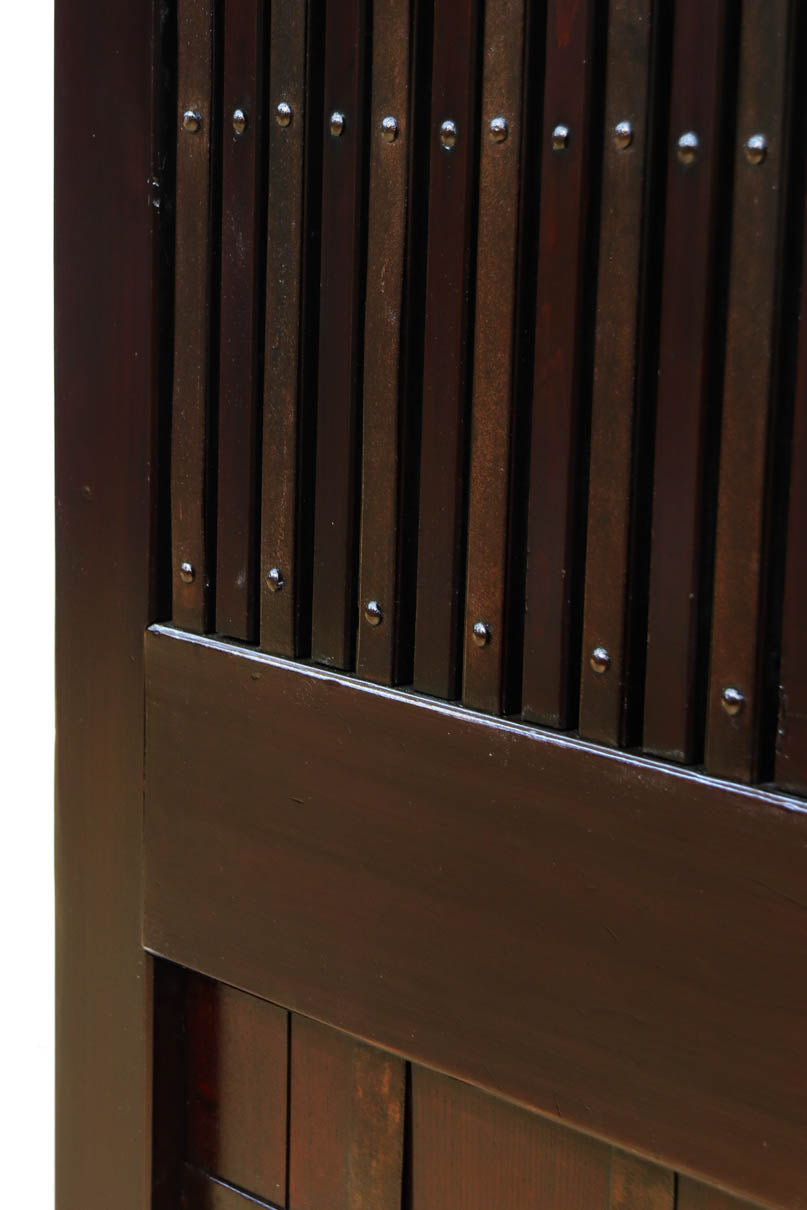 幅1148ミリ　帯鉄格子と巾着金具で貫録のある縦格子富山蔵戸　G2555