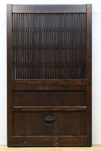 幅1148ミリ　帯鉄格子と巾着金具で貫録のある縦格子富山蔵戸　G2555