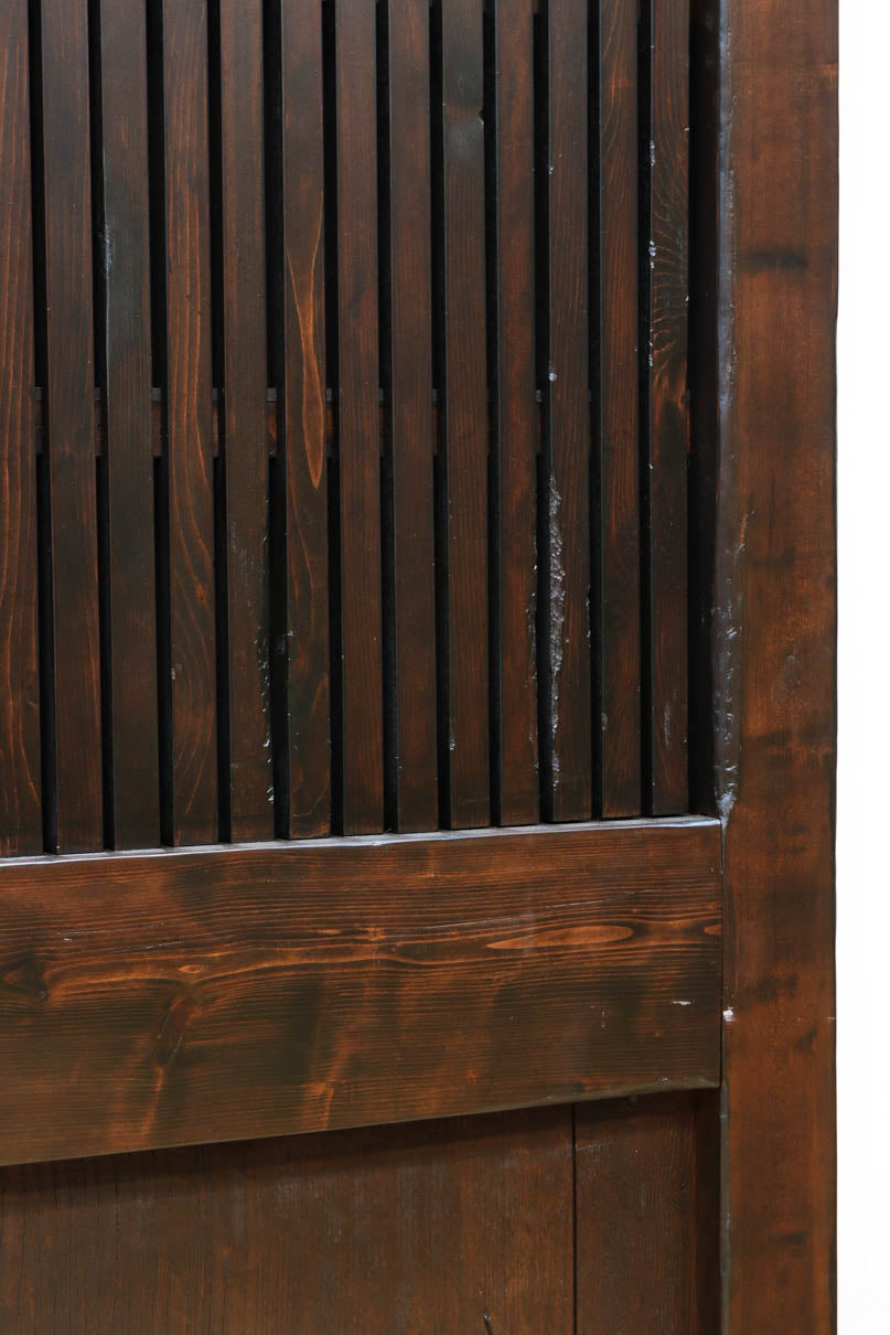 幅1148ミリ　帯鉄格子と巾着金具で貫録のある縦格子富山蔵戸　G2555