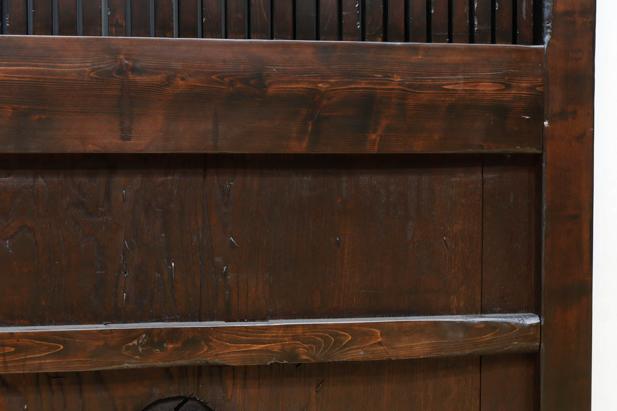 幅1148ミリ　帯鉄格子と巾着金具で貫録のある縦格子富山蔵戸　G2555