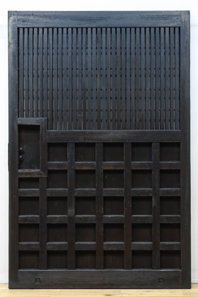 幅1253ミリ　升格子作りの腰板で時代の趣き溢れる蔵戸　G2556