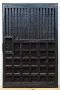 幅1253ミリ　升格子作りの腰板で時代の趣き溢れる蔵戸　G2556