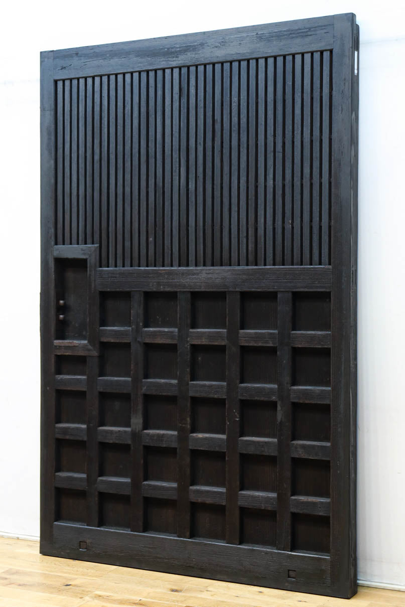 幅1253ミリ　升格子作りの腰板で時代の趣き溢れる蔵戸　G2556