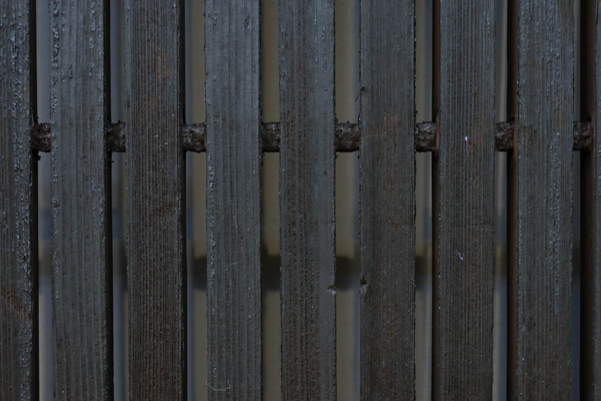 幅1253ミリ　升格子作りの腰板で時代の趣き溢れる蔵戸　G2556