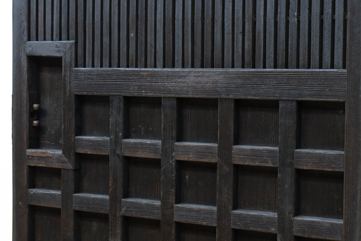 幅1253ミリ　升格子作りの腰板で時代の趣き溢れる蔵戸　G2556
