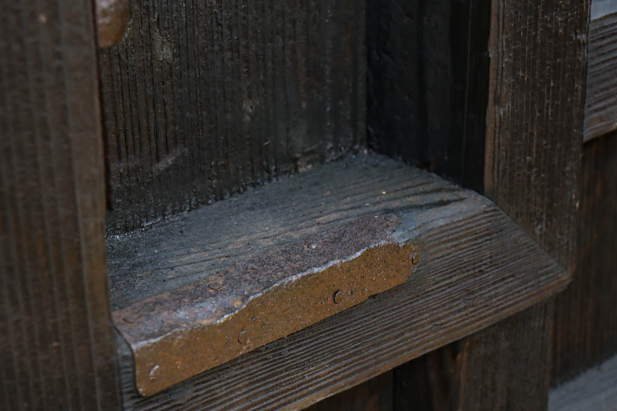 幅1253ミリ　升格子作りの腰板で時代の趣き溢れる蔵戸　G2556