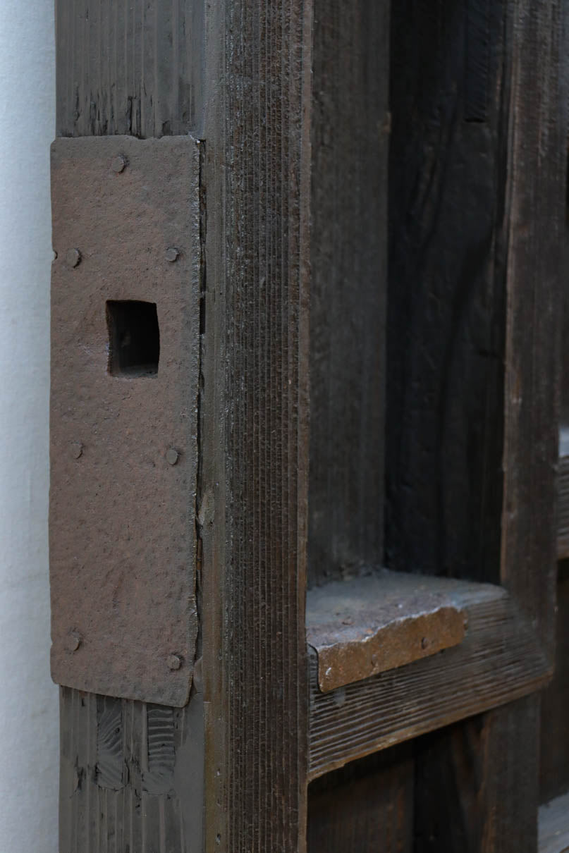 幅1253ミリ　升格子作りの腰板で時代の趣き溢れる蔵戸　G2556