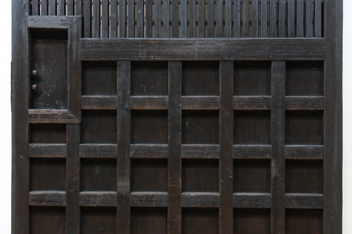 幅1253ミリ　升格子作りの腰板で時代の趣き溢れる蔵戸　G2556