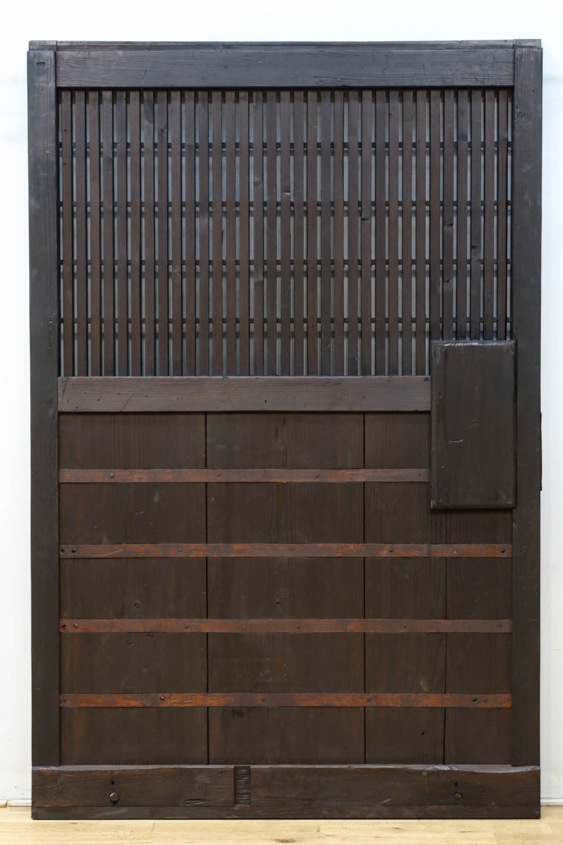 幅1253ミリ　升格子作りの腰板で時代の趣き溢れる蔵戸　G2556