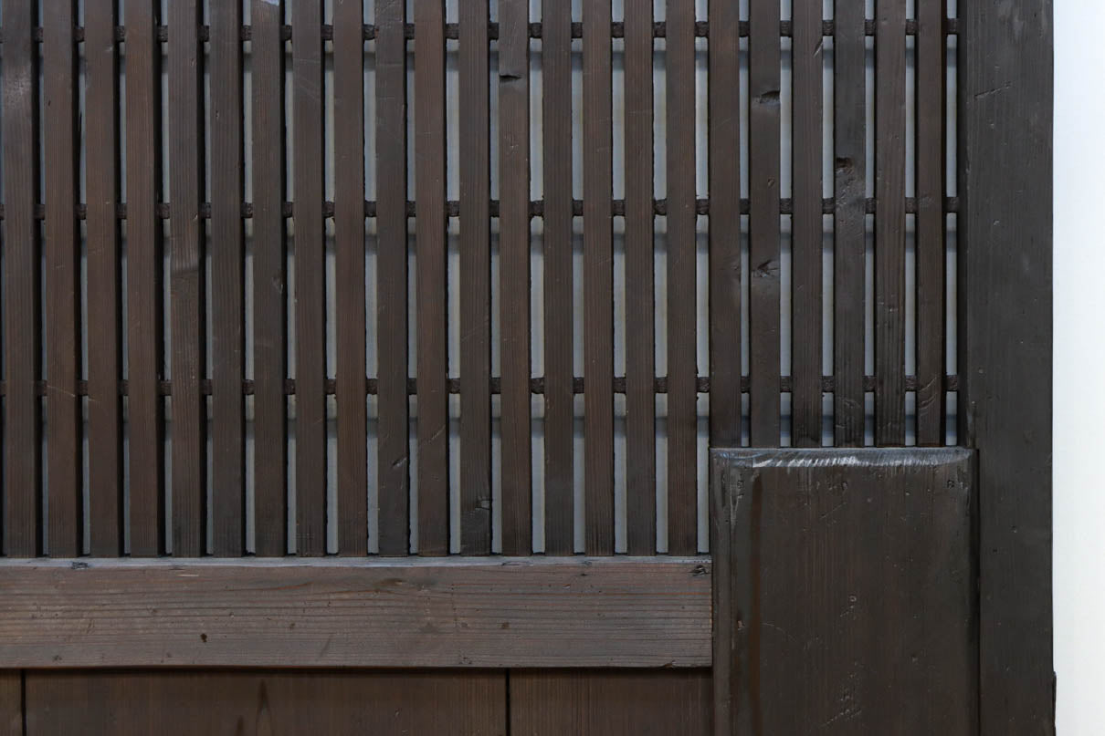 幅1253ミリ　升格子作りの腰板で時代の趣き溢れる蔵戸　G2556