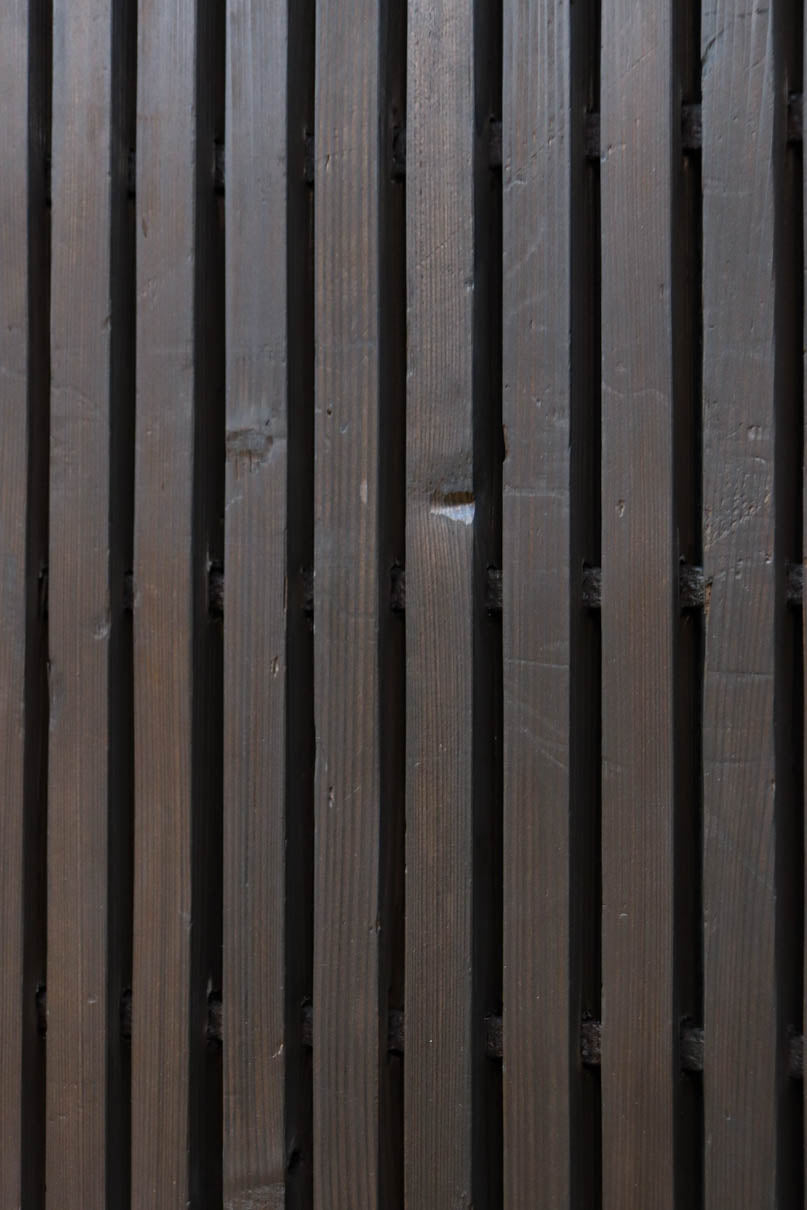 幅1253ミリ　升格子作りの腰板で時代の趣き溢れる蔵戸　G2556