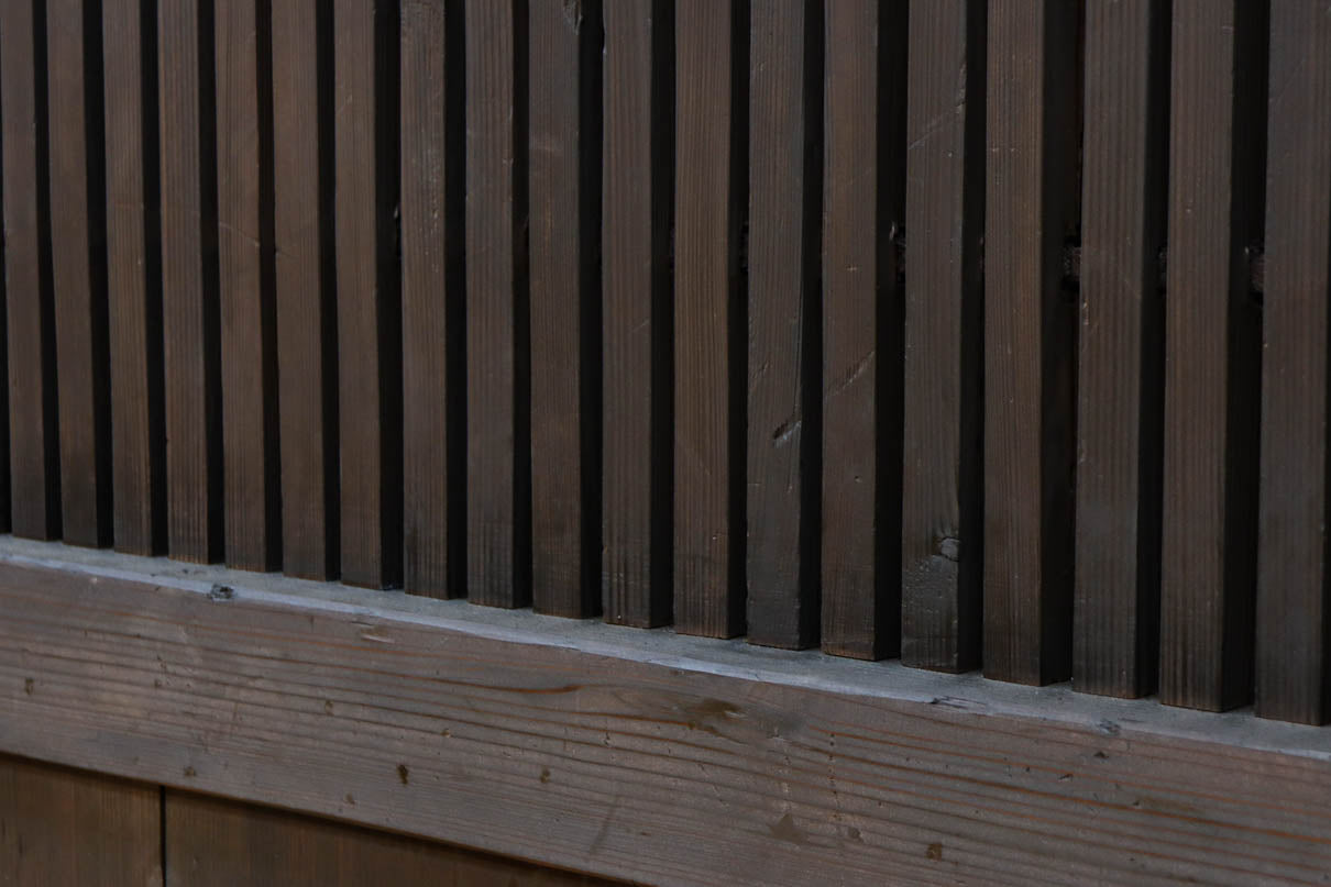 幅1253ミリ　升格子作りの腰板で時代の趣き溢れる蔵戸　G2556