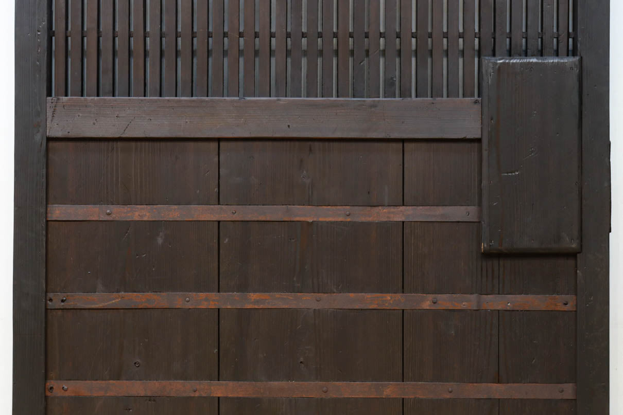 幅1253ミリ　升格子作りの腰板で時代の趣き溢れる蔵戸　G2556