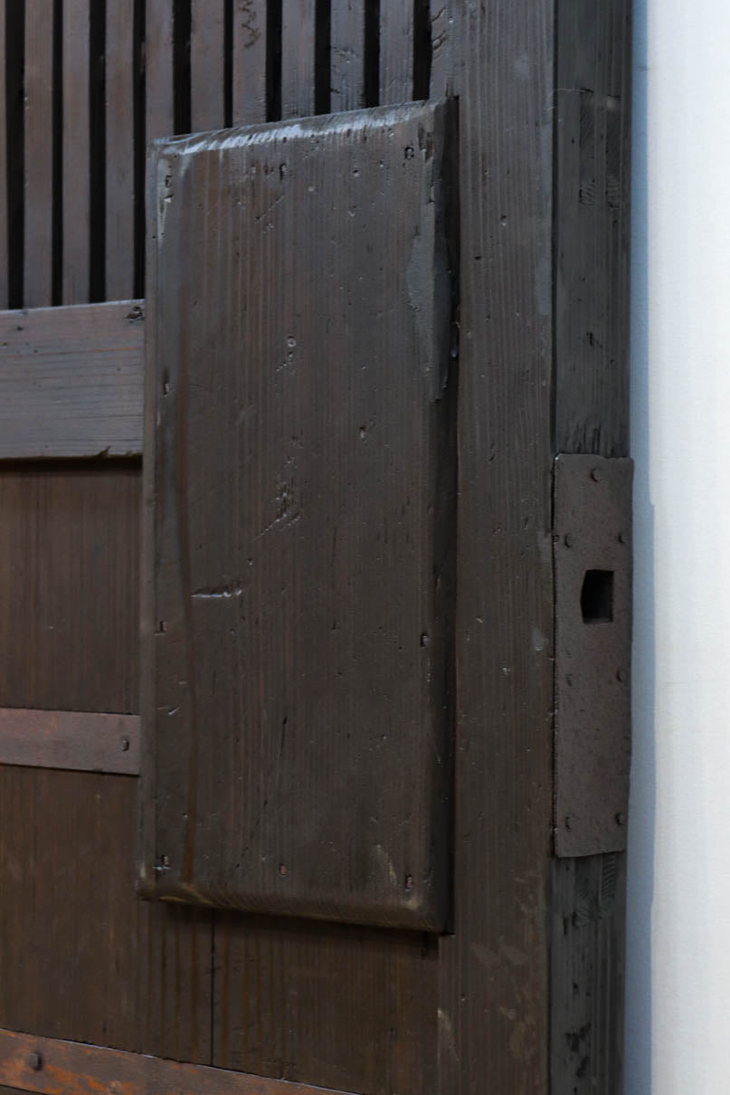 幅1253ミリ　升格子作りの腰板で時代の趣き溢れる蔵戸　G2556