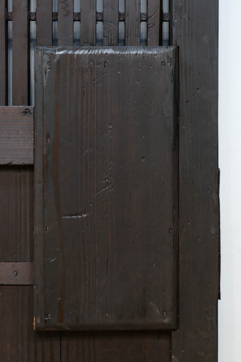 幅1253ミリ　升格子作りの腰板で時代の趣き溢れる蔵戸　G2556