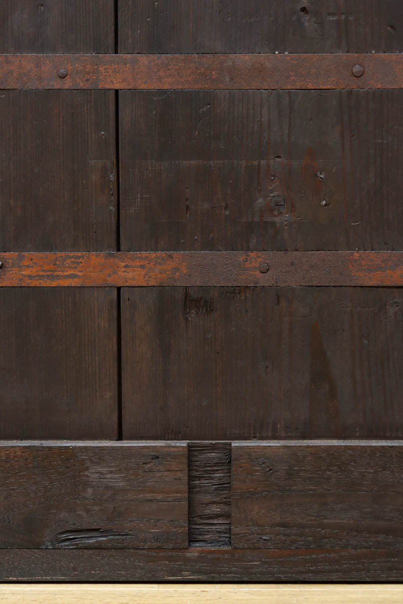 幅1253ミリ　升格子作りの腰板で時代の趣き溢れる蔵戸　G2556