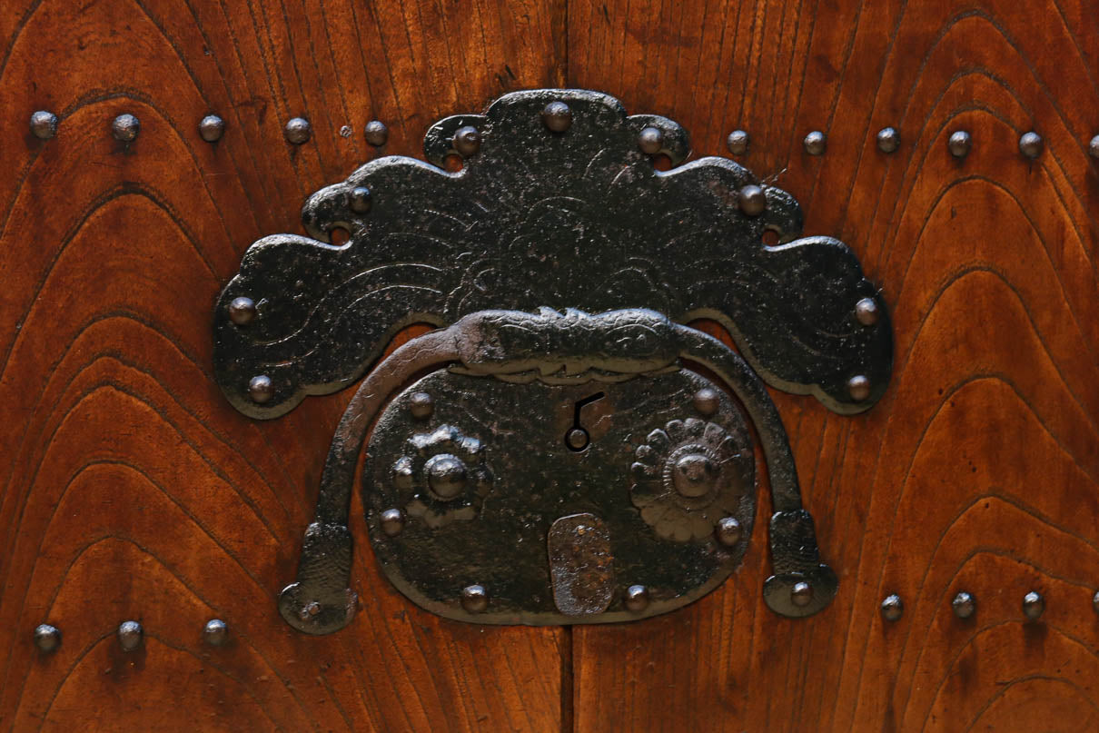 幅1040ミリ　巾着金具の凛とした風格ある富山蔵戸　G2557