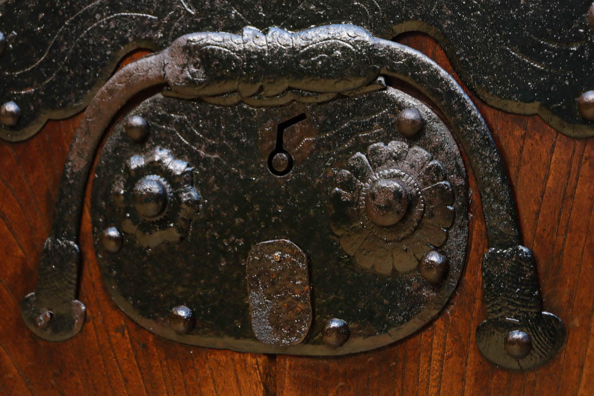 幅1040ミリ　巾着金具の凛とした風格ある富山蔵戸　G2557