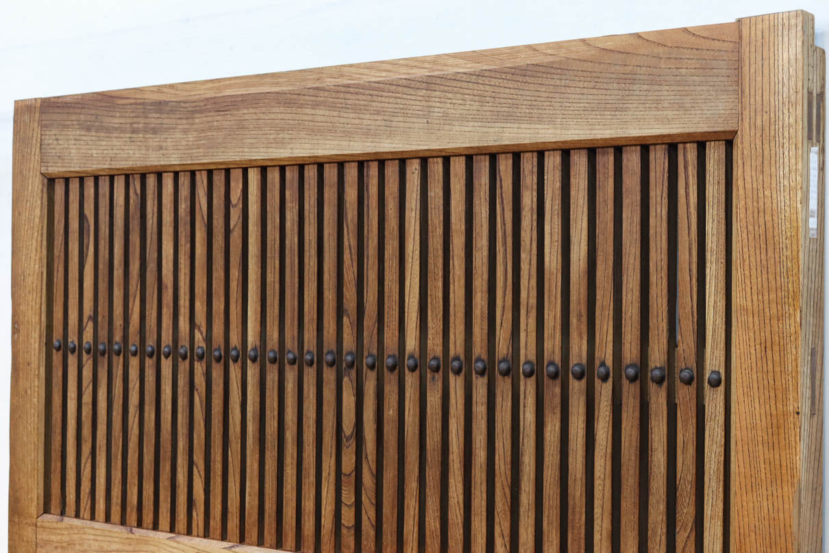 幅1118ミリ　裏表で雰囲気の変わる重厚な総欅蔵戸　G2558