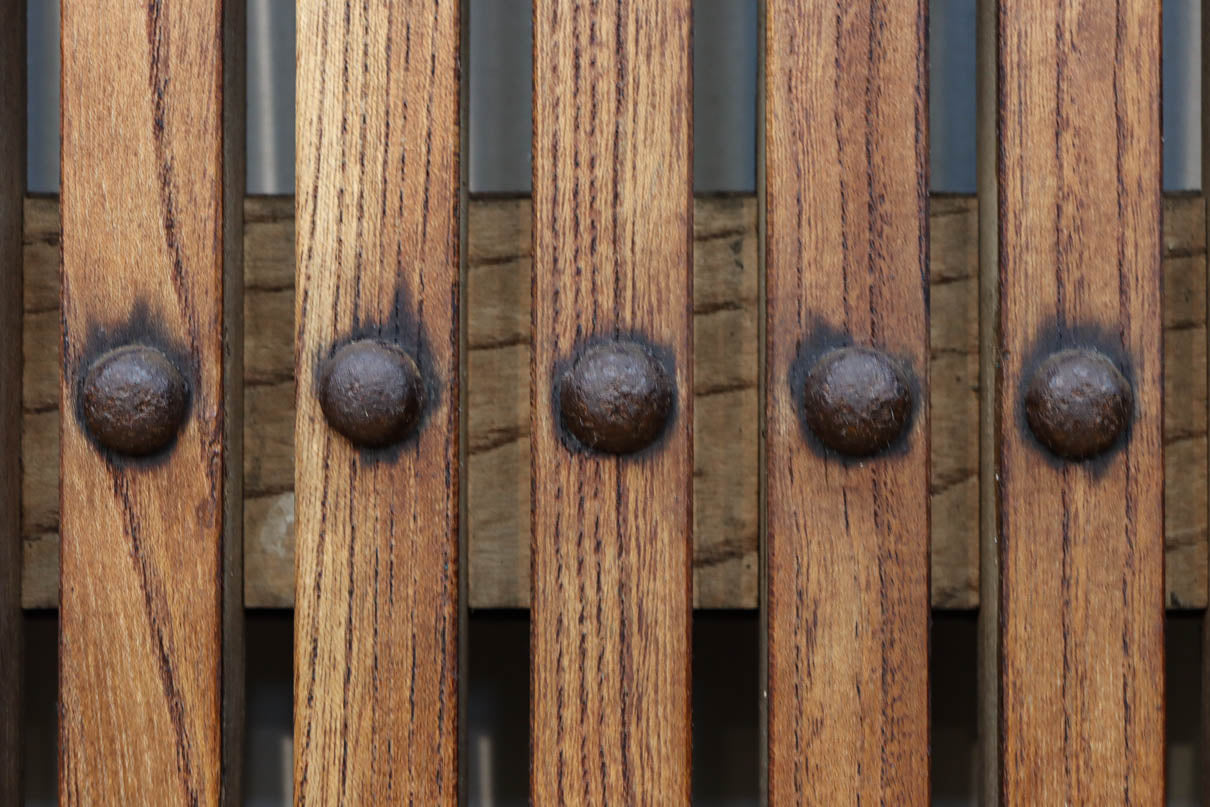 幅1118ミリ　裏表で雰囲気の変わる重厚な総欅蔵戸　G2558