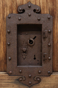 幅1118ミリ　裏表で雰囲気の変わる重厚な総欅蔵戸　G2558