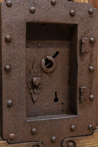 幅1118ミリ　裏表で雰囲気の変わる重厚な総欅蔵戸　G2558