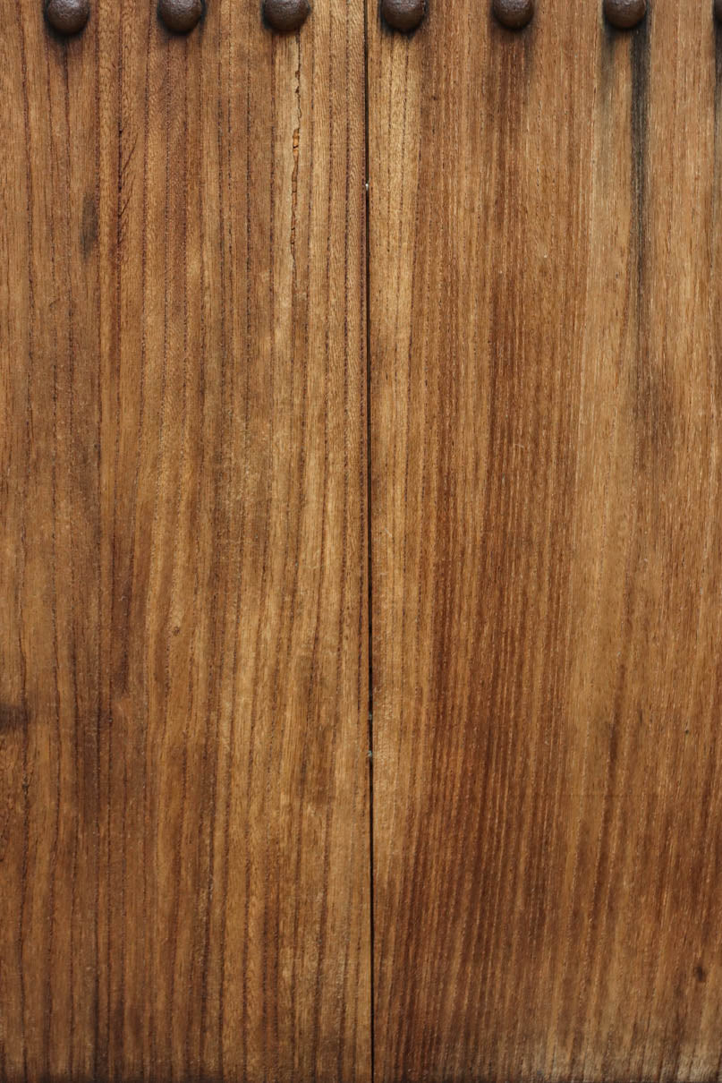 幅1118ミリ　裏表で雰囲気の変わる重厚な総欅蔵戸　G2558