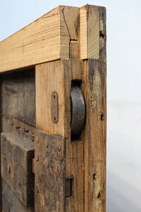 幅1118ミリ　裏表で雰囲気の変わる重厚な総欅蔵戸　G2558