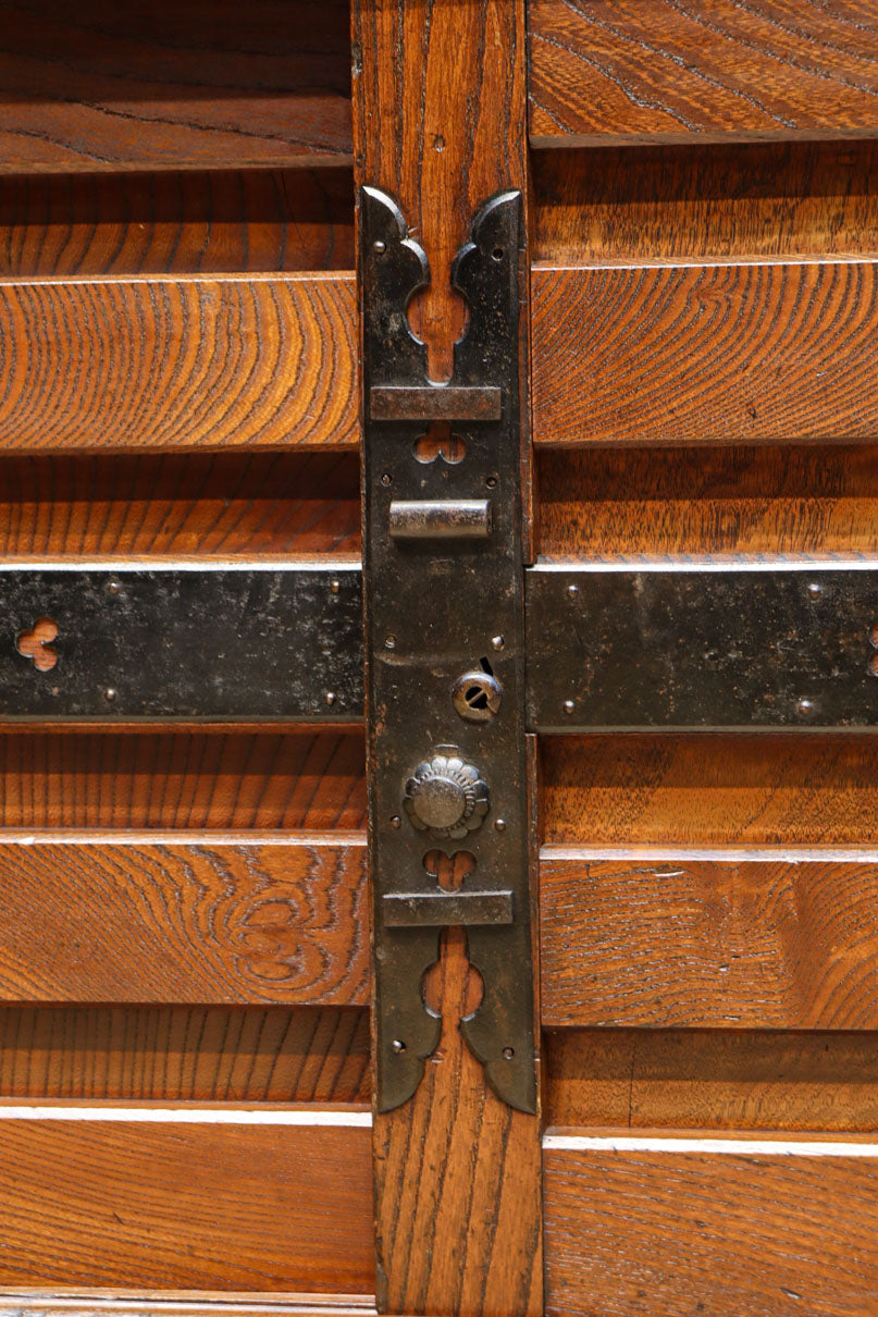 欅杢目が美しい堅牢な造りの風格溢れる越後帳場箪笥　BB3266