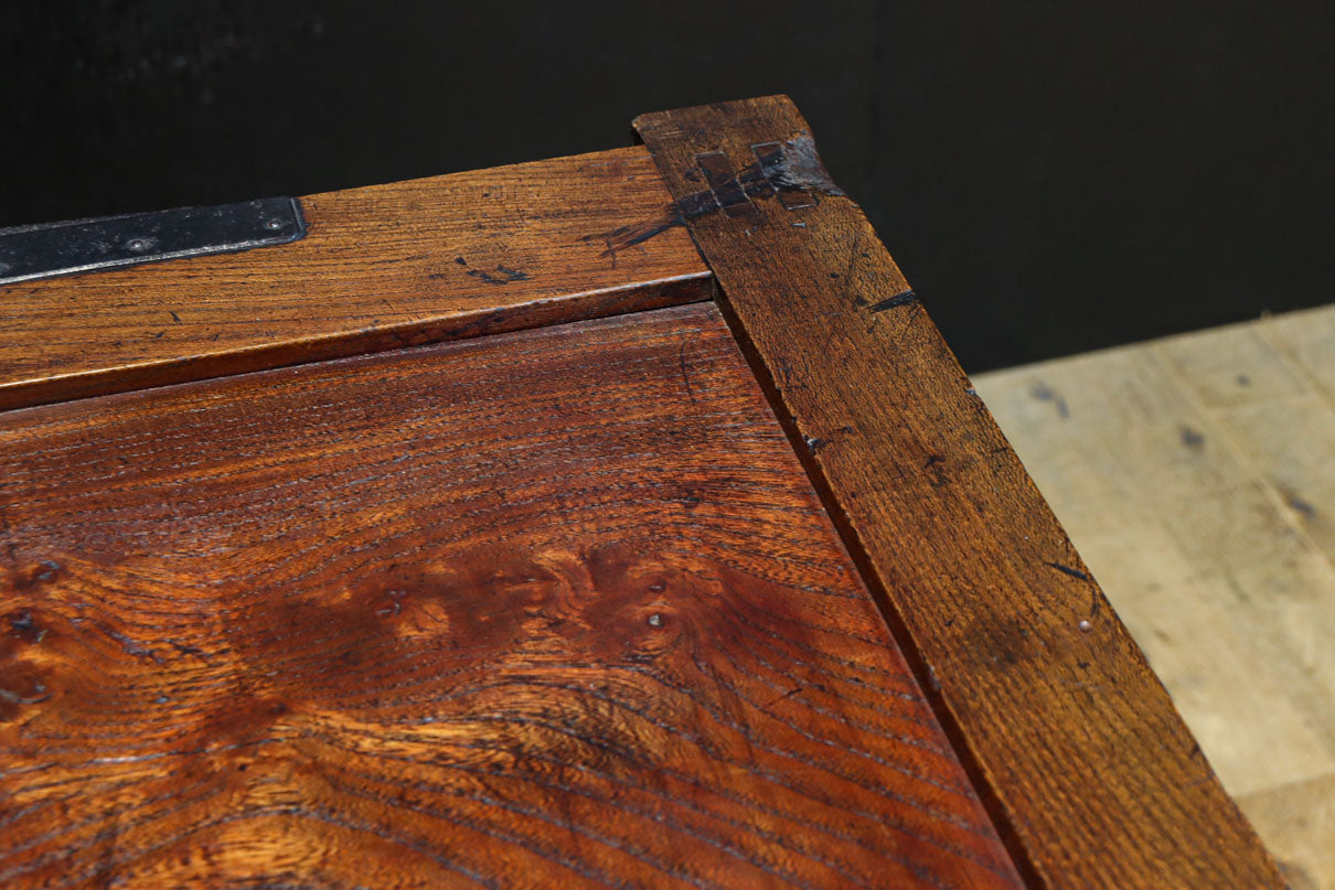 欅杢目が美しい堅牢な造りの風格溢れる越後帳場箪笥　BB3266