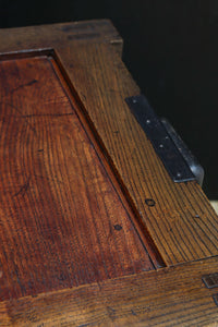 欅杢目が美しい堅牢な造りの風格溢れる越後帳場箪笥　BB3266