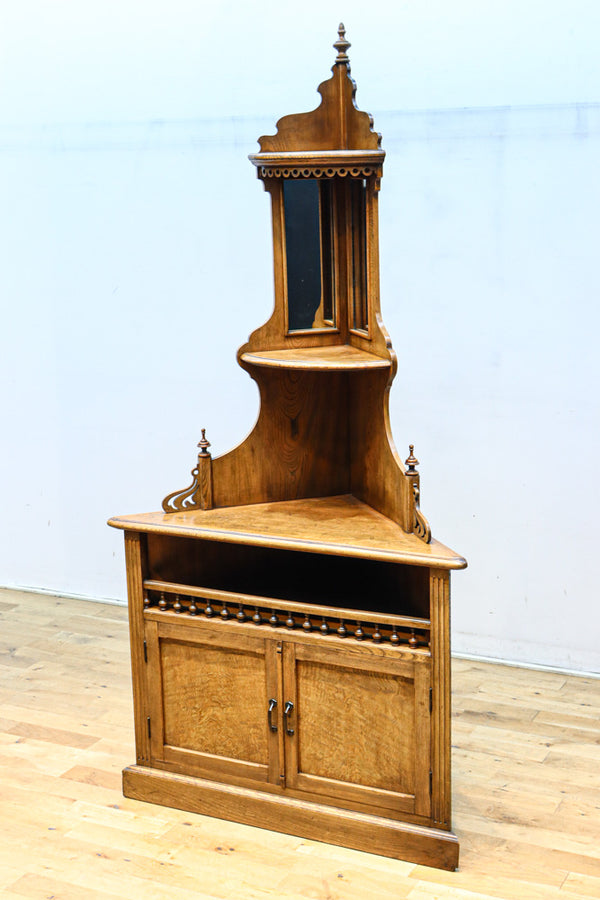 珍品!! 優美な杢目を魅せる優雅な佇まいのコーナー用飾り棚　BB3280