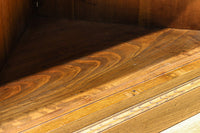 珍品!! 優美な杢目を魅せる優雅な佇まいのコーナー用飾り棚　BB3280