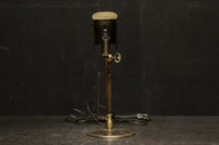 渋みある黄金色が時代感を漂わすデスクライト　DC8194