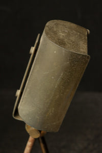 渋みある黄金色が時代感を漂わすデスクライト　DC8194