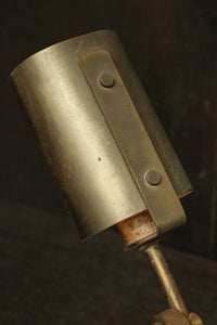 渋みある黄金色が時代感を漂わすデスクライト　DC8194