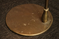 渋みある黄金色が時代感を漂わすデスクライト　DC8194