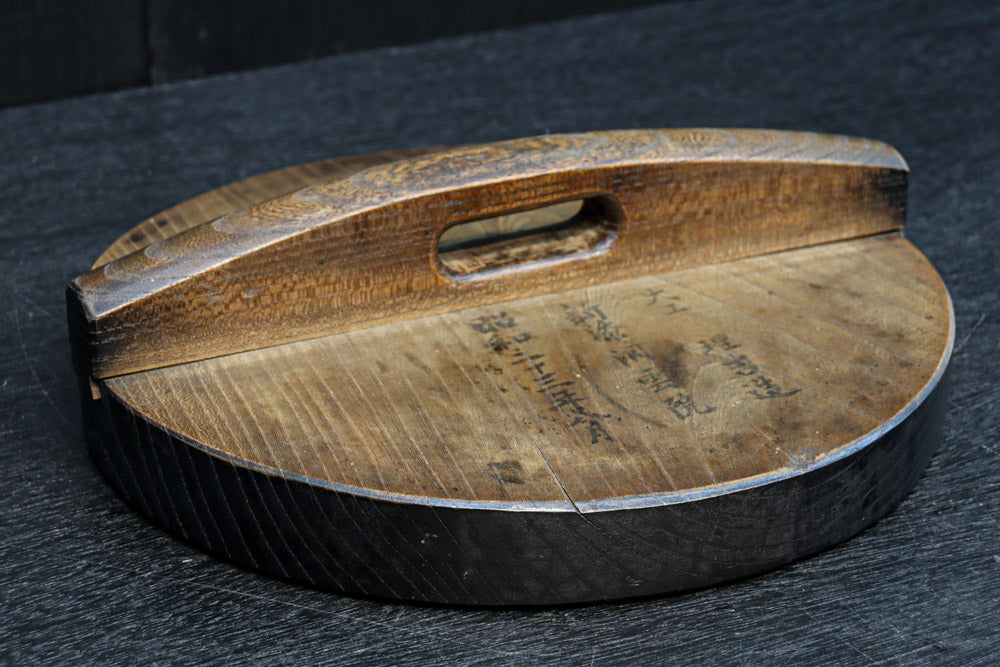 味わい溢れる重厚な釜ふた　DC8488