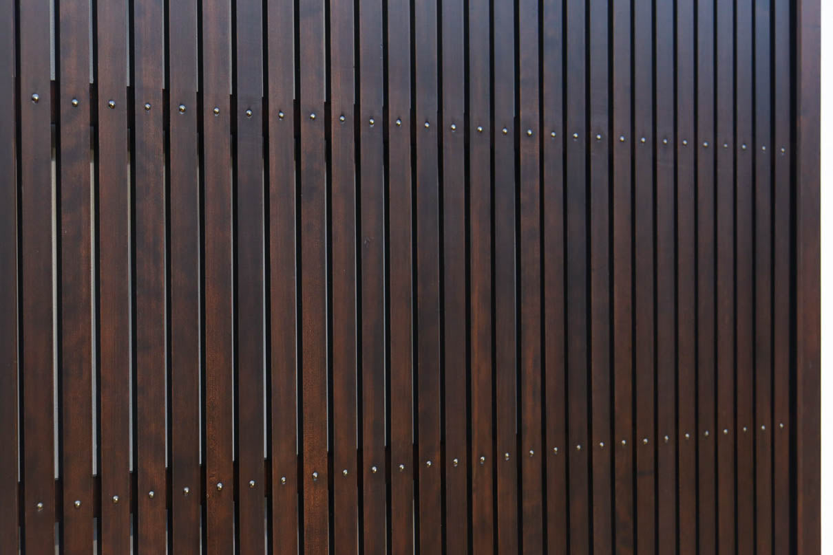 幅720ミリ　平格子で時代の趣きある変わりデザイン格子戸　F8582　在庫4枚