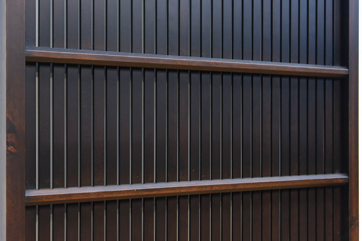 幅720ミリ　平格子で時代の趣きある変わりデザイン格子戸　F8582　在庫4枚