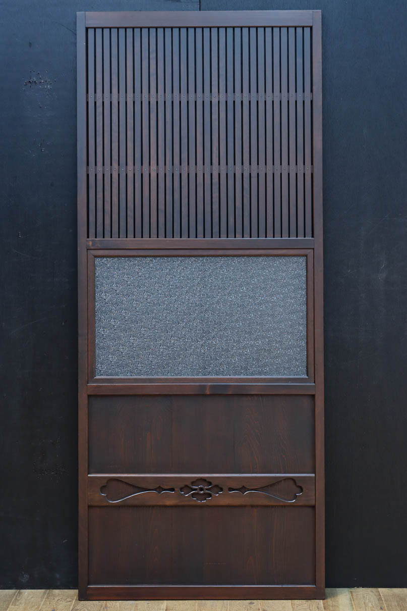 幅720ミリ　平格子で時代の趣きある変わりデザイン格子戸　F8582　在庫4枚