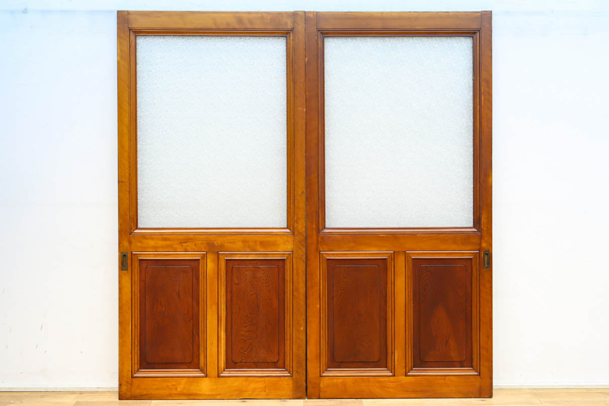 幅878ミリ　大判ガラスで明るく重厚な佇まいのガラス戸　F8587　在庫2枚