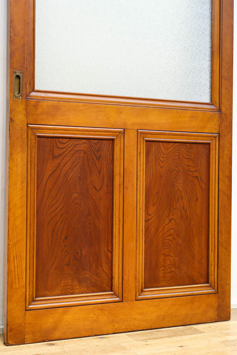 幅878ミリ　大判ガラスで明るく重厚な佇まいのガラス戸　F8587　在庫2枚