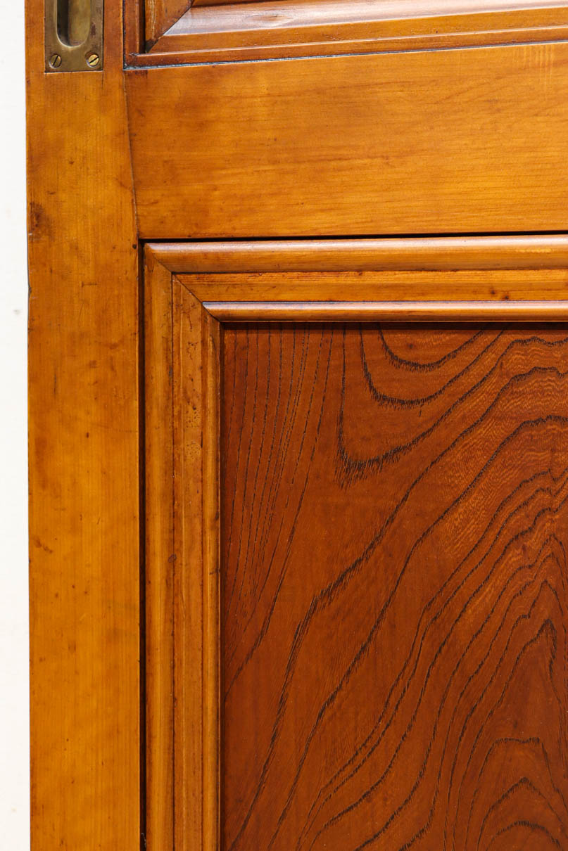 幅878ミリ　大判ガラスで明るく重厚な佇まいのガラス戸　F8587　在庫2枚