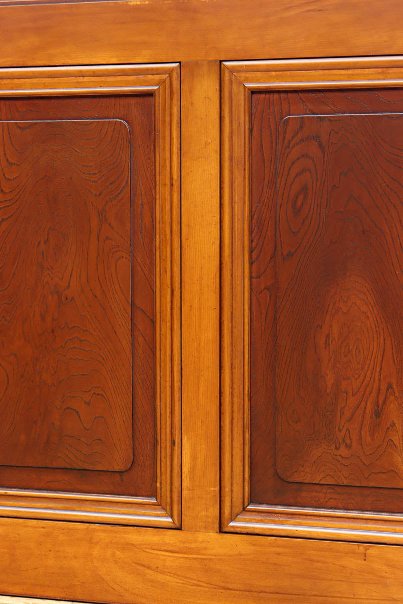 幅878ミリ　大判ガラスで明るく重厚な佇まいのガラス戸　F8587　在庫2枚