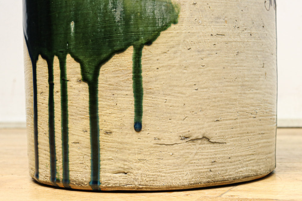 釉薬が映える織部焼の円筒形オブジェ　DC9963